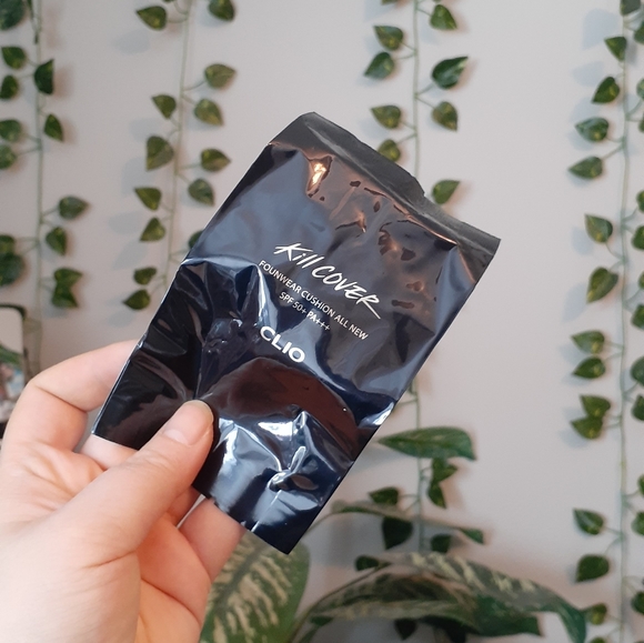 Clio Kill Cover Founwear Cushion Foundation in 2.5 Ivory - Picture 5 of 5